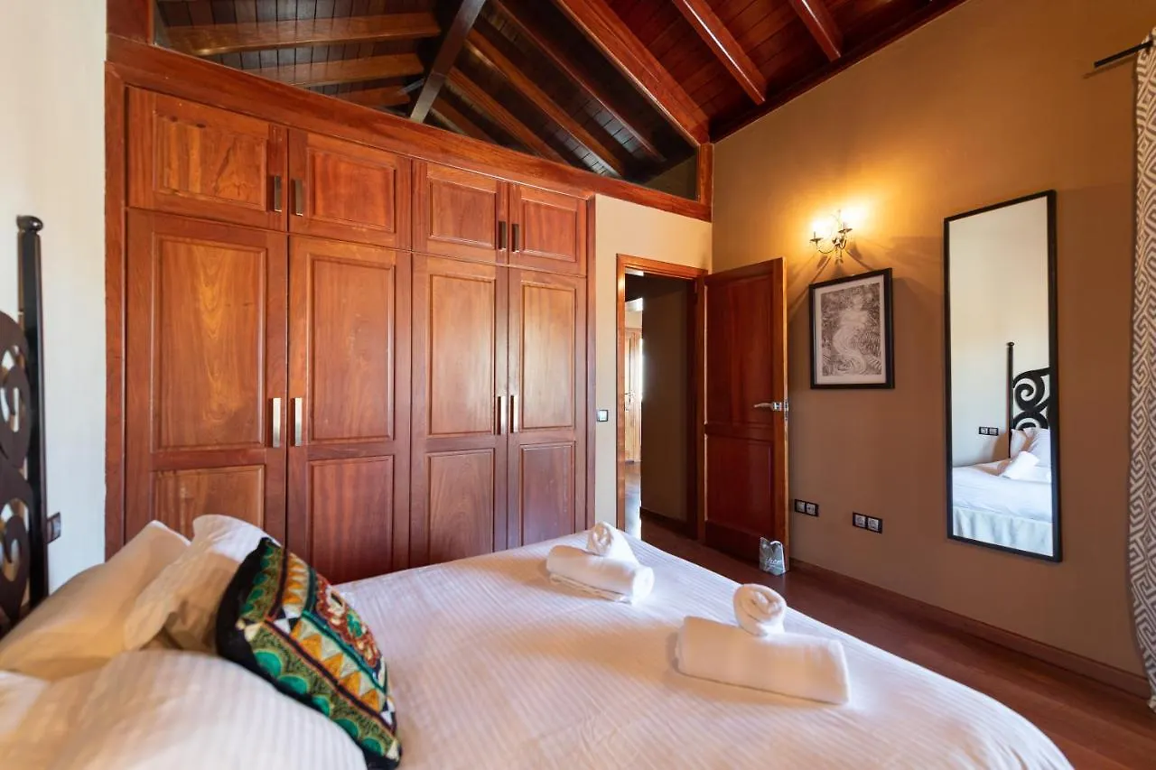 Homeforguest Oasis Villa With Swimming Pool In 4000M2 Garden Triquivijate Spagna