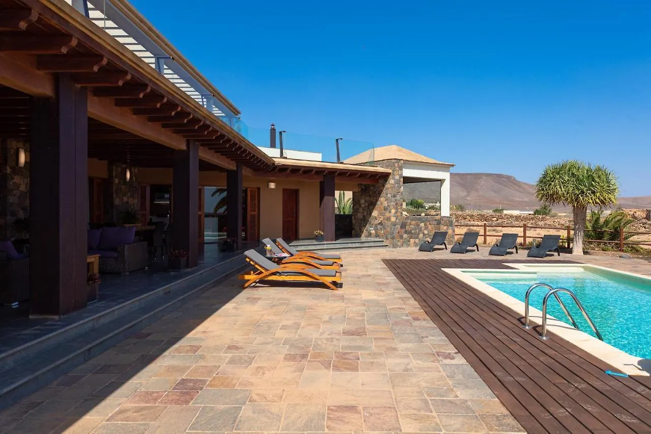 Homeforguest Oasis Villa With Swimming Pool In 4000M2 Garden Triquivijate