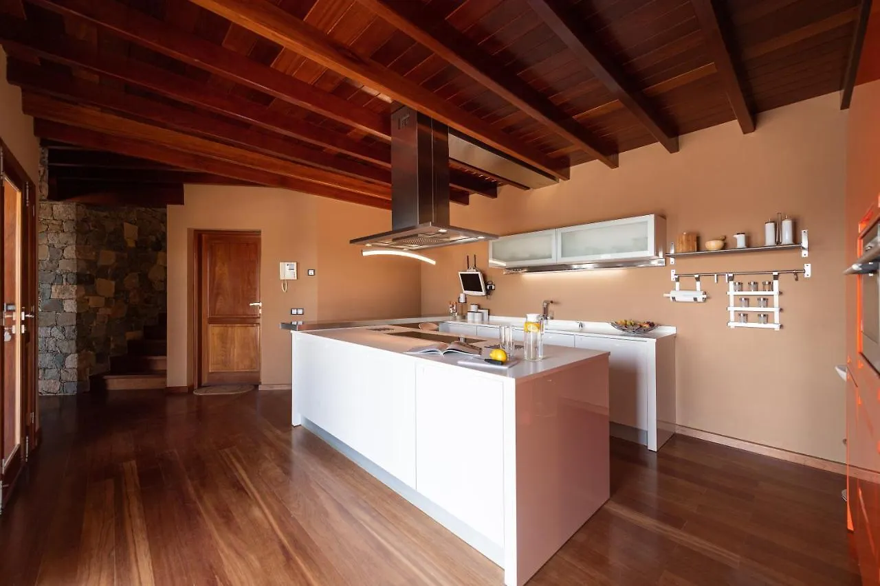 Homeforguest Oasis Villa With Swimming Pool In 4000M2 Garden Triquivijate 0*,  Spagna