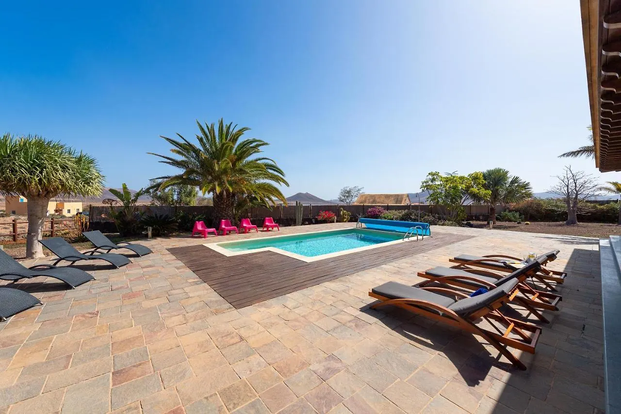 Homeforguest Oasis Villa With Swimming Pool In 4000M2 Garden Triquivijate