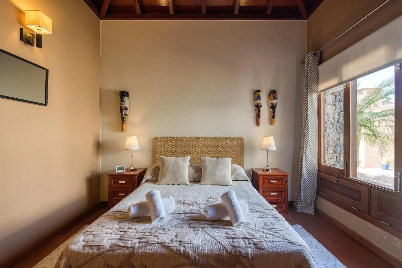 Homeforguest Oasis Villa With Swimming Pool In 4000M2 Garden Triquivijate Spagna