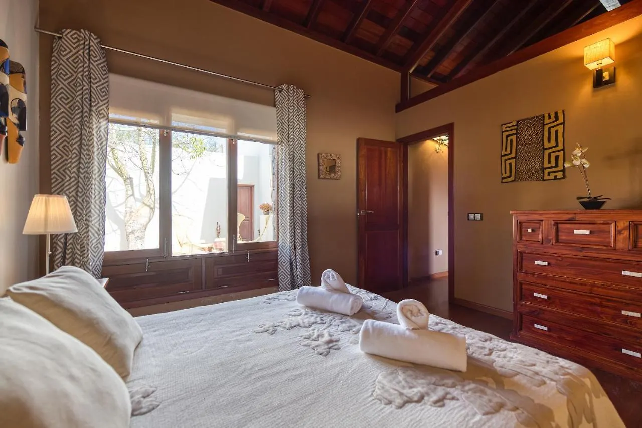 Homeforguest Oasis Villa With Swimming Pool In 4000M2 Garden Triquivijate