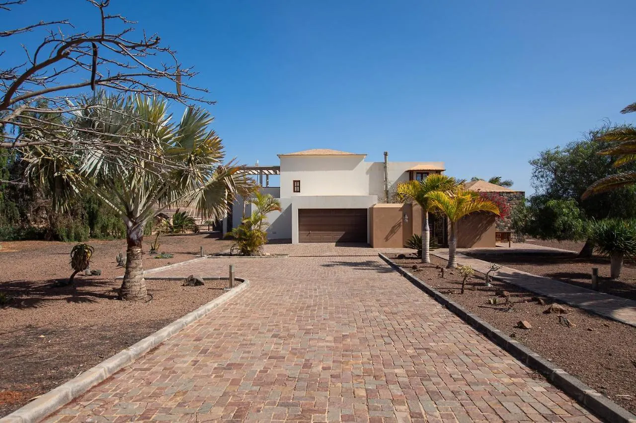 Homeforguest Oasis Villa With Swimming Pool In 4000M2 Garden Triquivijate