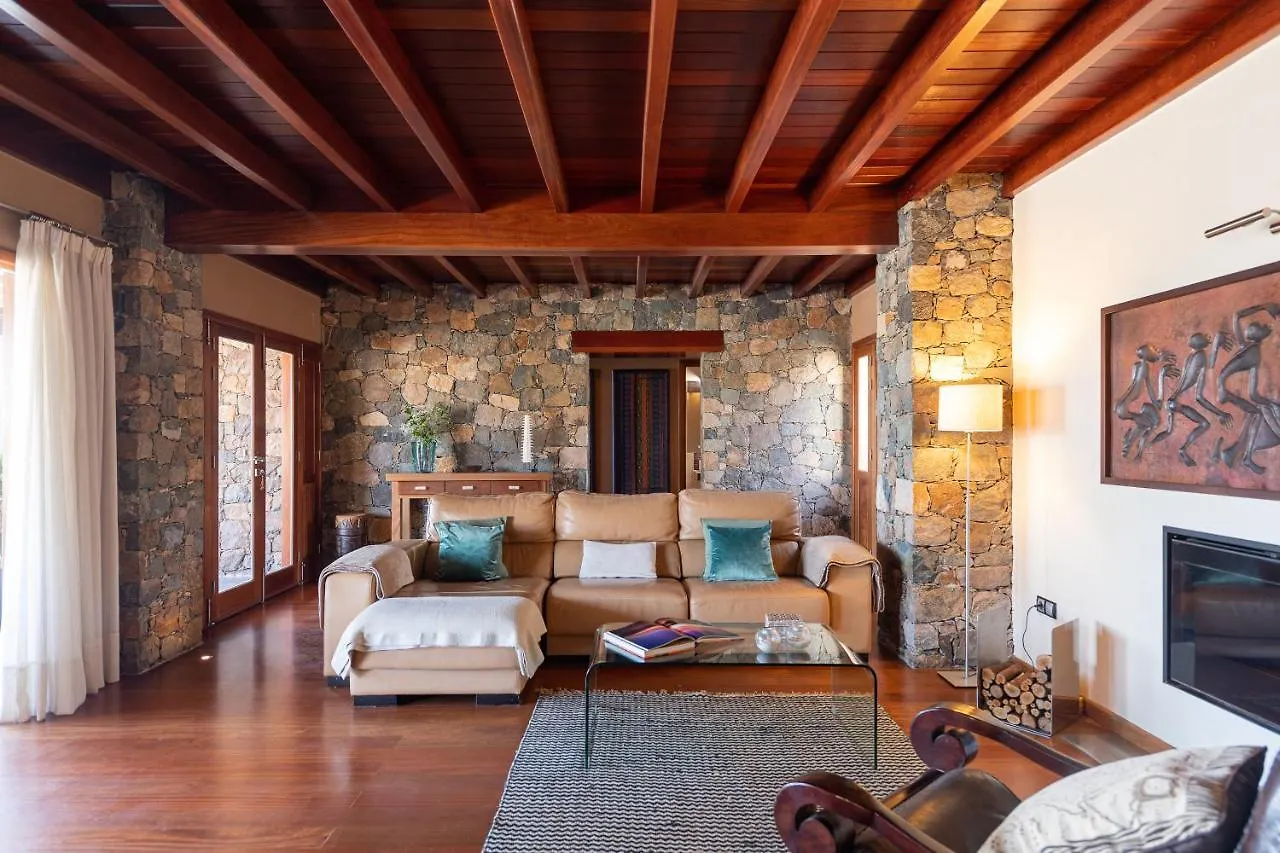 Homeforguest Oasis Villa With Swimming Pool In 4000M2 Garden Triquivijate