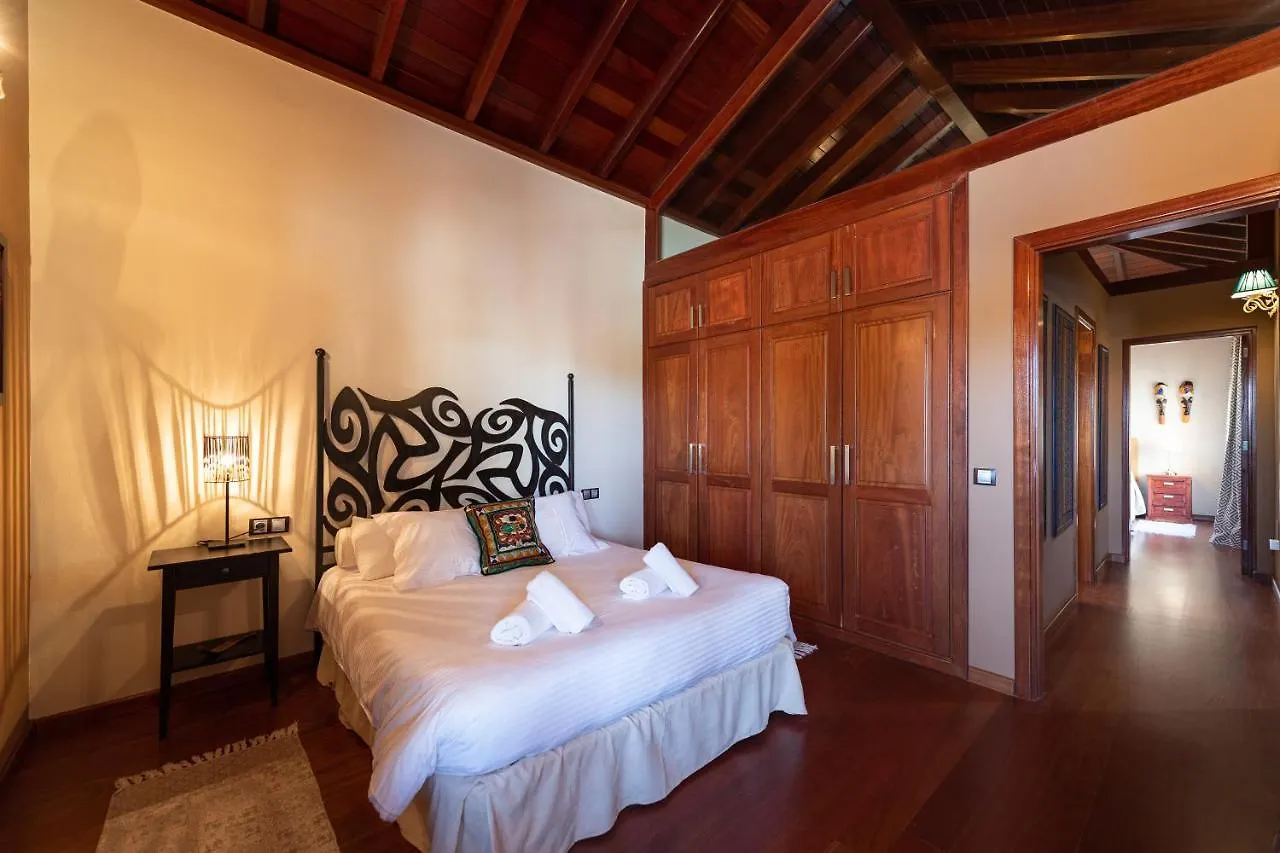 Homeforguest Oasis Villa With Swimming Pool In 4000M2 Garden Triquivijate