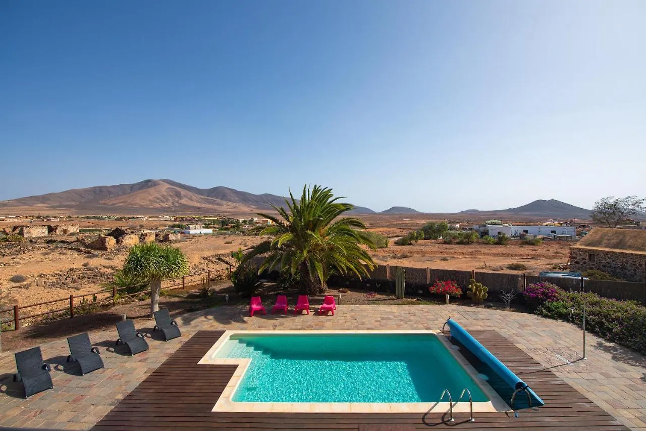 Homeforguest Oasis Villa With Swimming Pool In 4000M2 Garden Triquivijate Spain